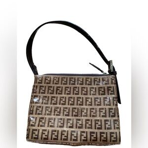 FENDI Zucchino Patent Leather Shoulder Bag
Beige Brown